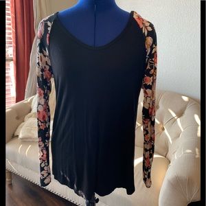 Adorable floral baseball style jersey shirt. EUC.